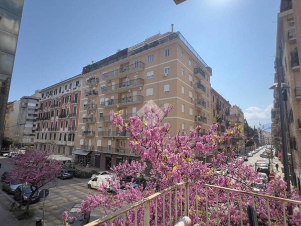 appartamento in vendita a Palermo in zona Politeama