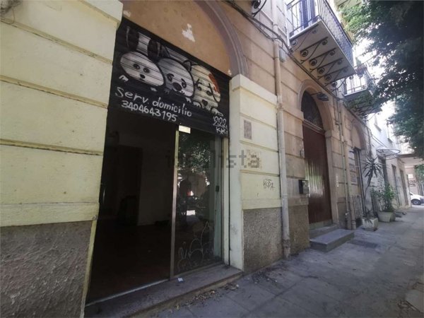 locale commerciale in vendita a Palermo in zona Libertà