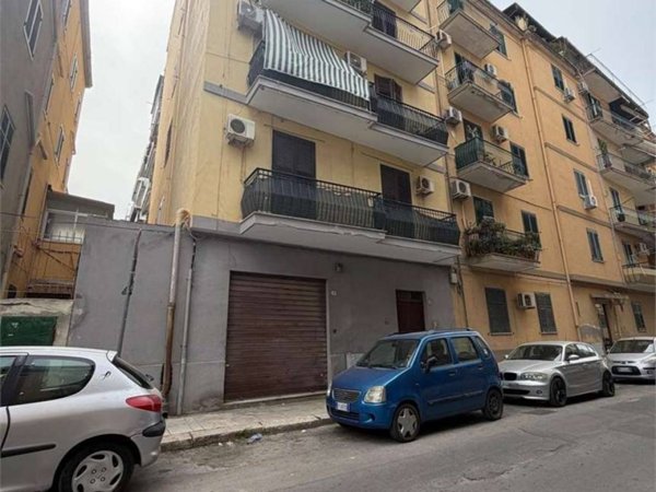 locale di sgombero in vendita a Palermo in zona Altarello