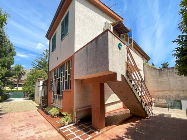 casa indipendente in vendita a Palermo in zona Mondello