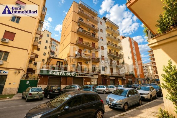 appartamento in vendita a Palermo in zona Malaspina/Palagonia