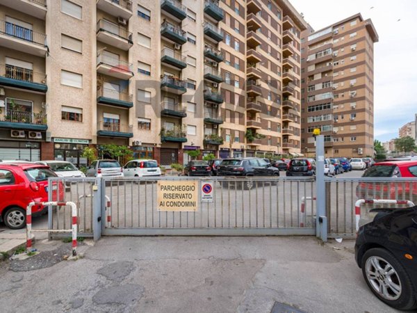 appartamento in vendita a Palermo in zona Malaspina/Palagonia