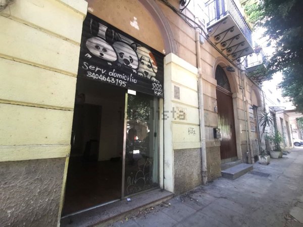 locale commerciale in vendita a Palermo in zona Politeama