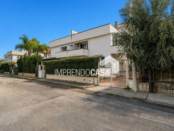 casa indipendente in vendita a Palermo in zona Mondello