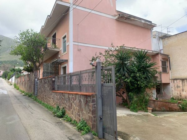 casa indipendente in vendita a Palermo in zona Chiavelli