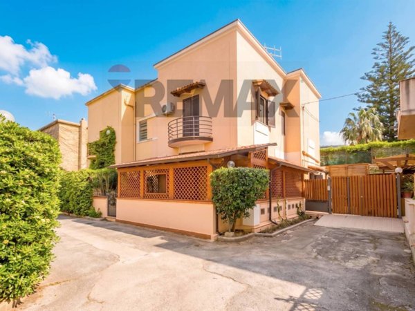 appartamento in vendita a Palermo in zona Mondello