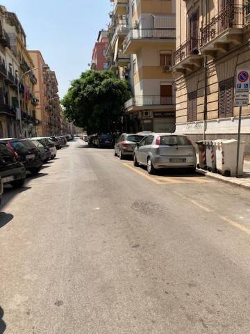 locale commerciale in vendita a Palermo in zona Zisa