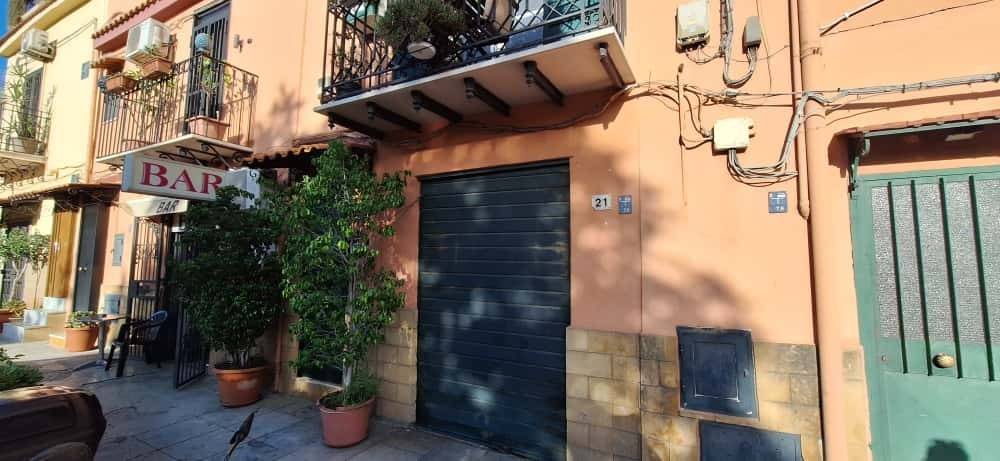 locale commerciale in vendita a Palermo in zona Montepellegrino