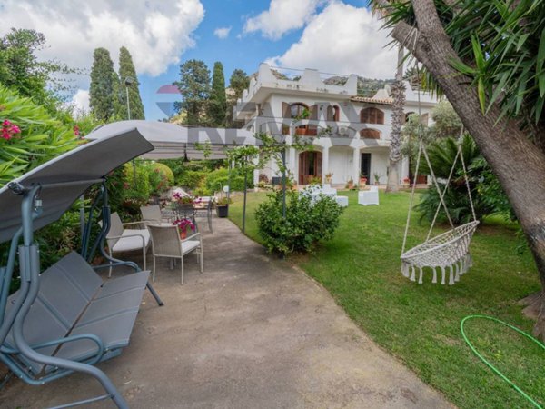 casa indipendente in vendita a Palermo in zona Mondello