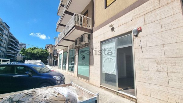 locale commerciale in vendita a Palermo