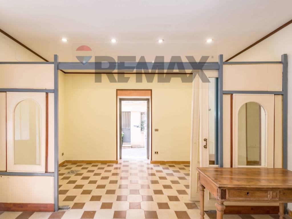 negozio in vendita a Palermo in zona Politeama