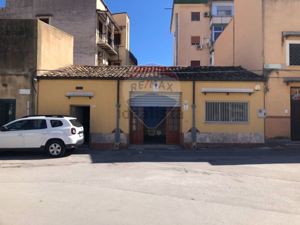 locale commerciale in vendita a Palermo in zona Uditore