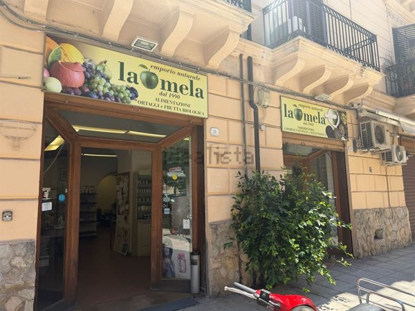 negozio in vendita a Palermo in zona Politeama