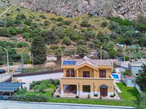 casa indipendente in vendita a Palermo in zona Mondello
