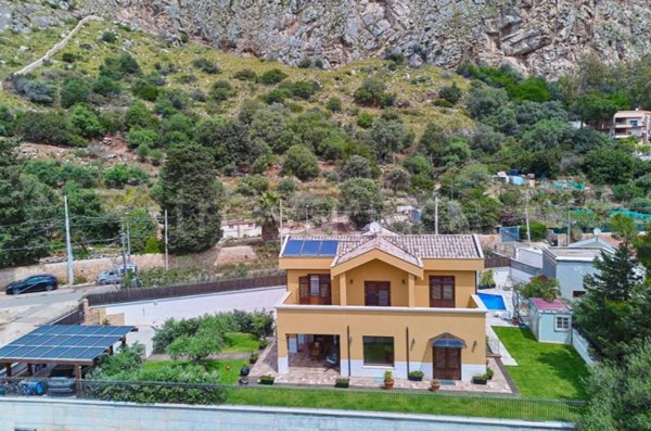 casa indipendente in vendita a Palermo in zona Mondello