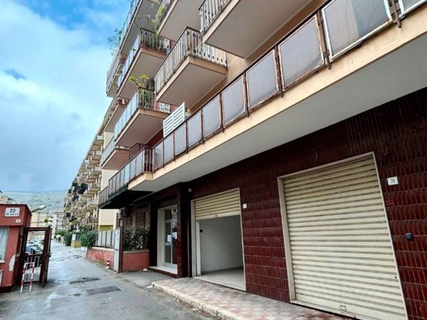 locale commerciale in vendita a Palermo in zona Cruillas