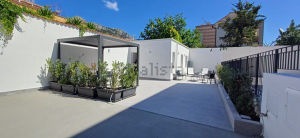 appartamento in vendita a Palermo in zona Mondello