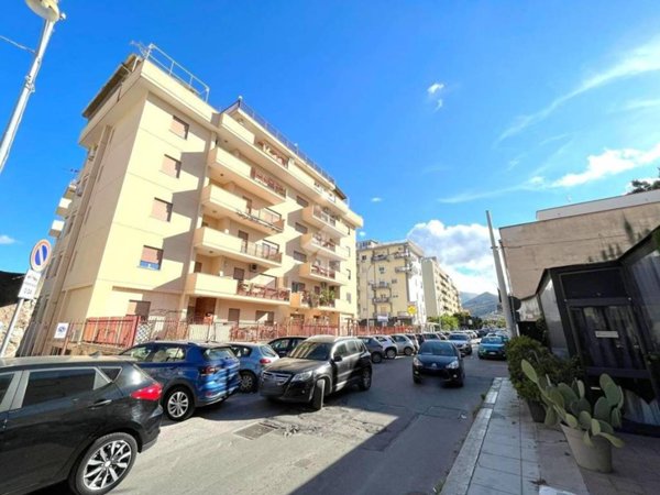negozio in vendita a Palermo in zona San Lorenzo