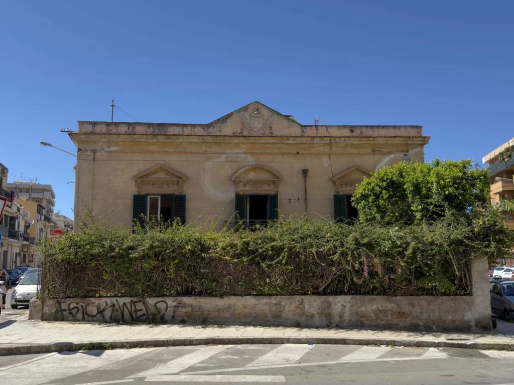 casa indipendente in vendita a Palermo in zona Malaspina/Palagonia