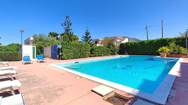 casa indipendente in vendita a Palermo in zona Mondello