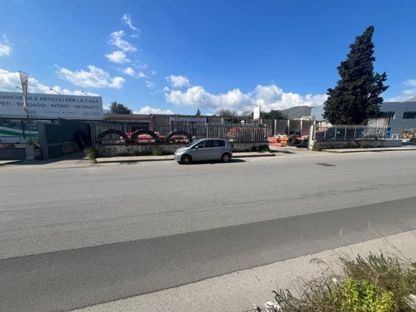 negozio in vendita a Palermo in zona Villagrazia/Falsomiele