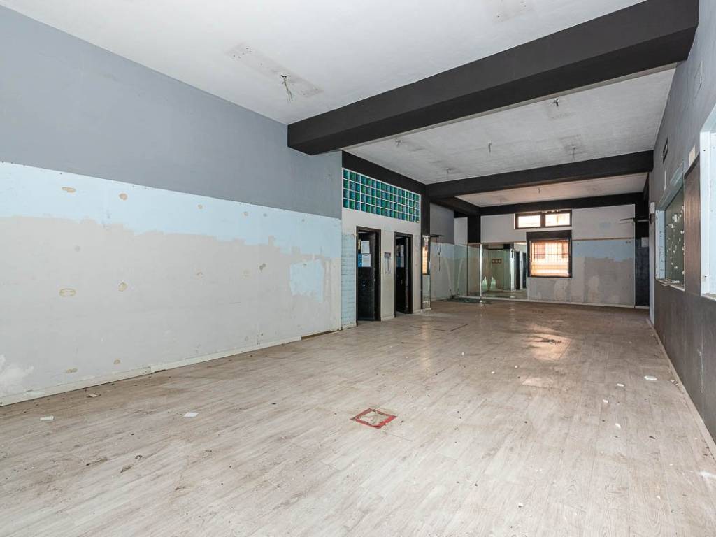 negozio in vendita a Palermo in zona Zisa
