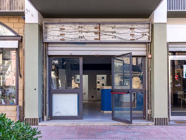 negozio in vendita a Palermo in zona Malaspina/Palagonia