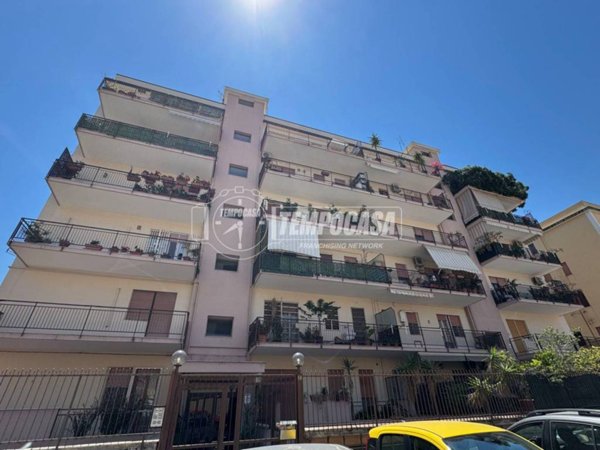 appartamento in vendita a Palermo in zona Malaspina/Palagonia