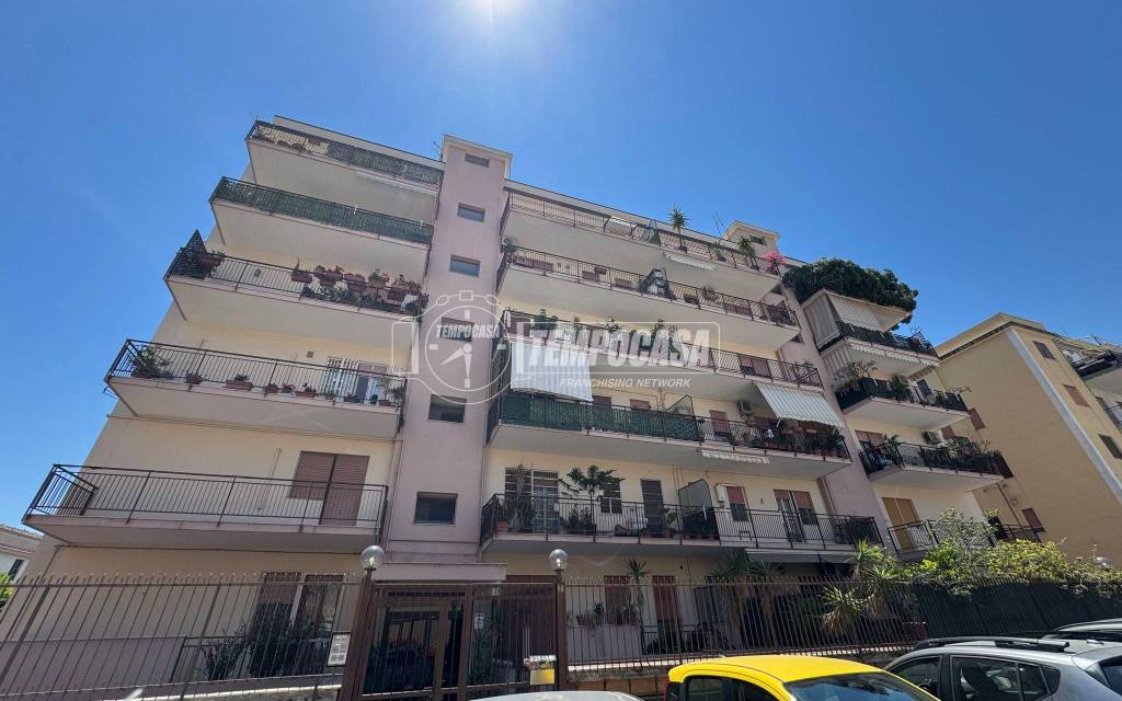 appartamento in vendita a Palermo in zona Malaspina/Palagonia