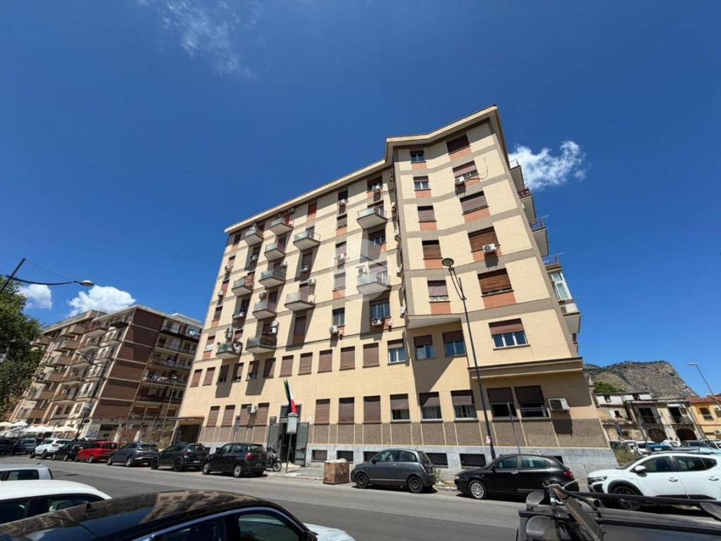 appartamento in vendita a Palermo in zona Arenella/Vergine Maria
