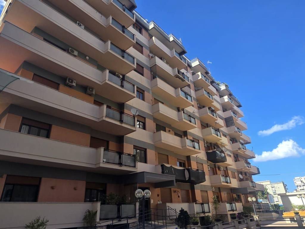 appartamento in vendita a Palermo in zona Malaspina/Palagonia