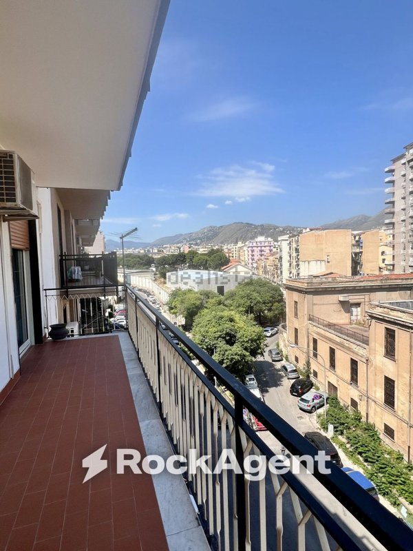 appartamento in vendita a Palermo in zona Montegrappa / Santa Rosalia