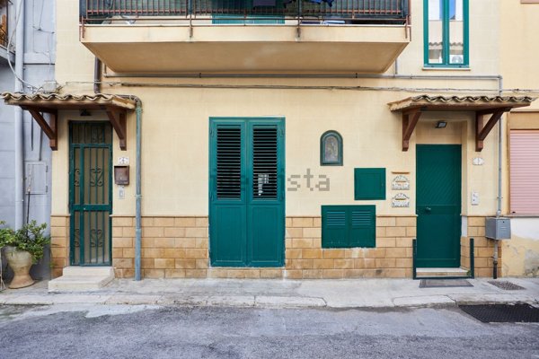 appartamento in vendita a Palermo in zona Partanna
