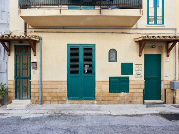 appartamento in vendita a Palermo in zona Partanna