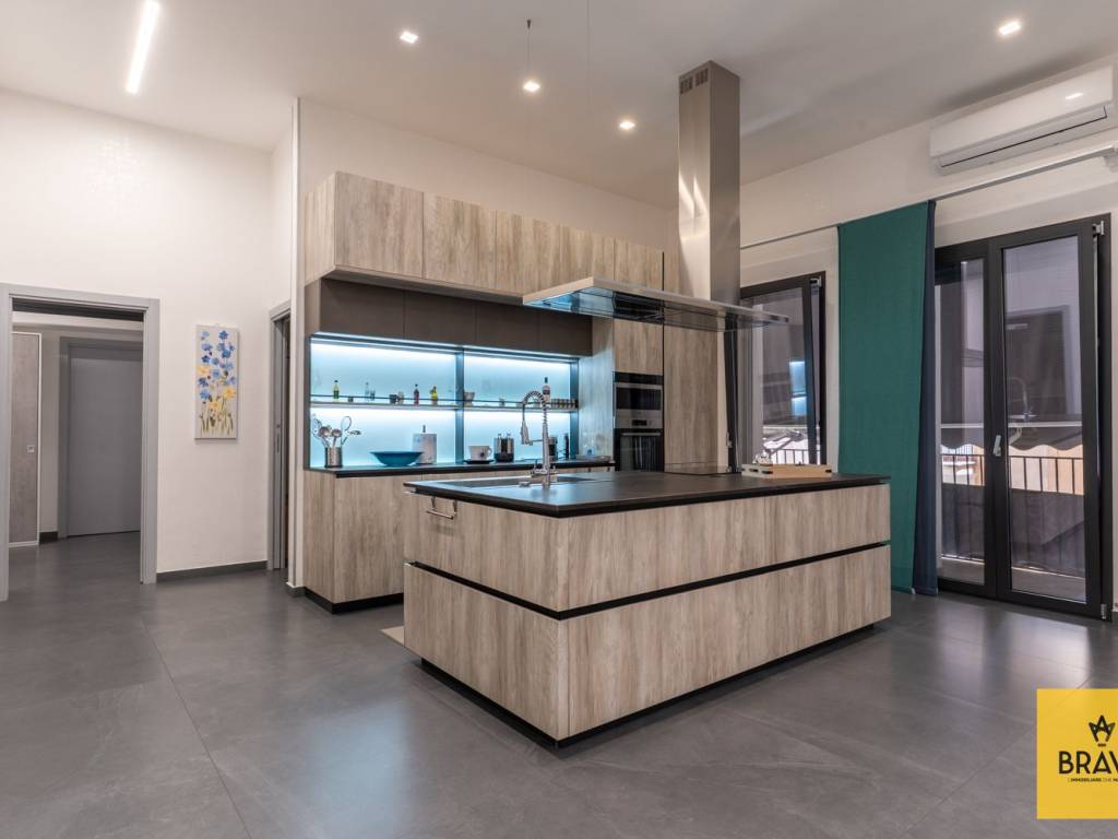 appartamento in vendita a Palermo in zona Zisa
