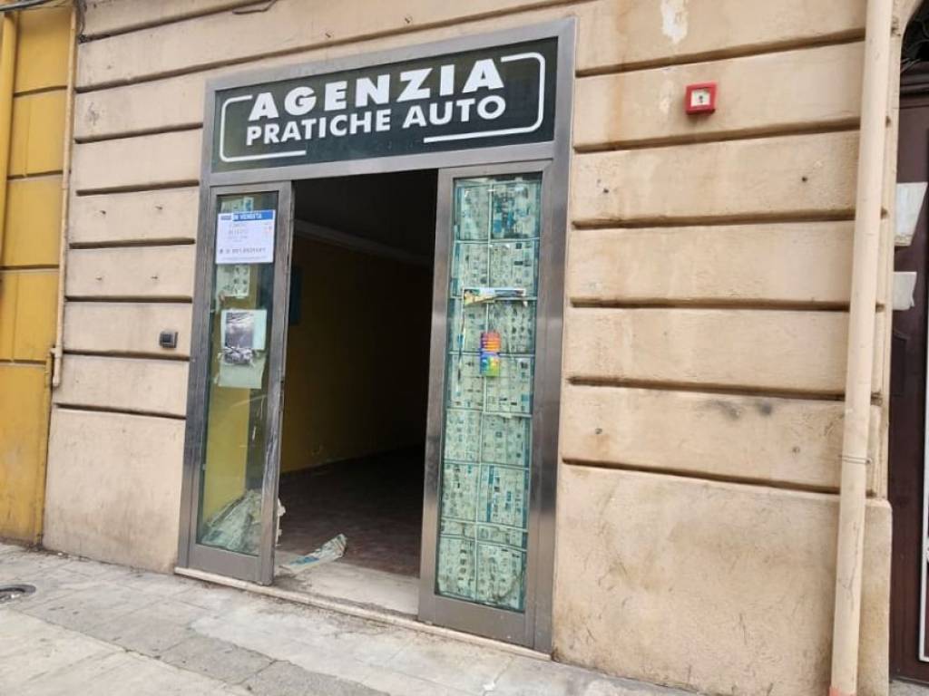 negozio in vendita a Palermo in zona Montegrappa / Santa Rosalia