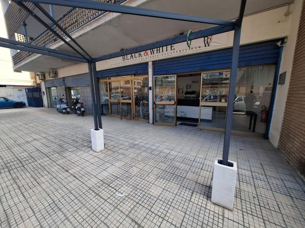 locale commerciale in vendita a Palermo in zona Libertà