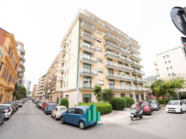 negozio in vendita a Palermo in zona Resuttana