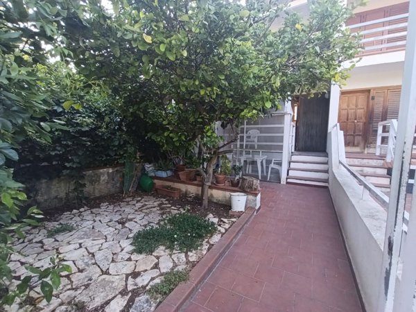 casa indipendente in vendita a Palermo in zona Partanna