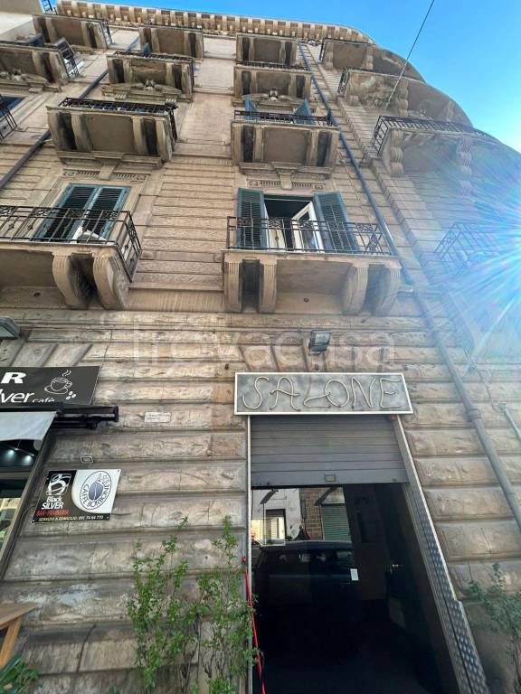 negozio in vendita a Palermo in zona Politeama