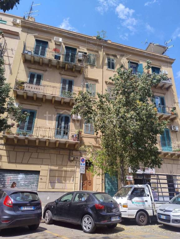 appartamento in vendita a Palermo in zona Zisa