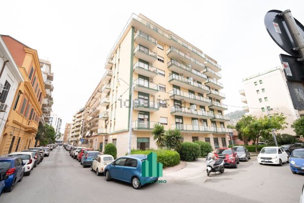 locale commerciale in vendita a Palermo in zona Resuttana
