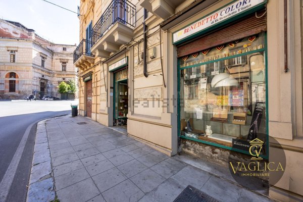 locale commerciale in vendita a Palermo in zona Politeama