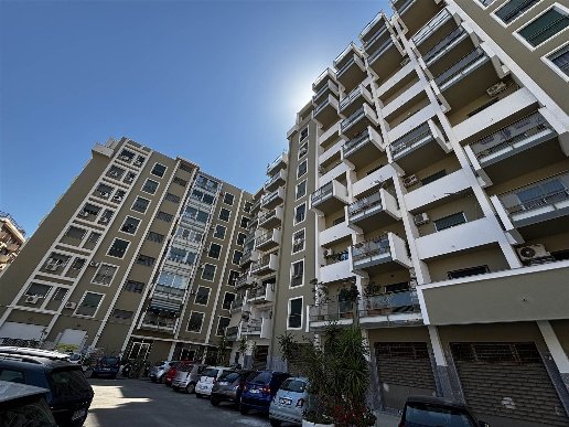 appartamento in vendita a Palermo in zona Malaspina/Palagonia