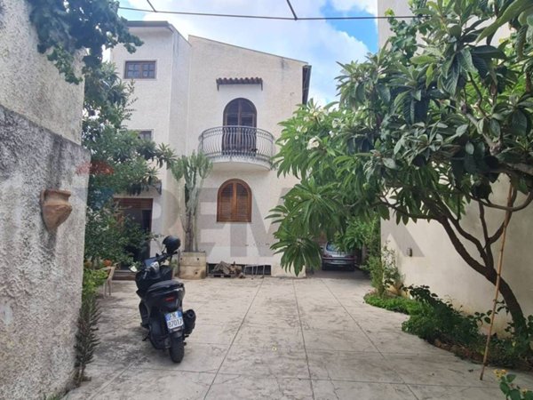casa indipendente in vendita a Palermo in zona Mezzomonreale