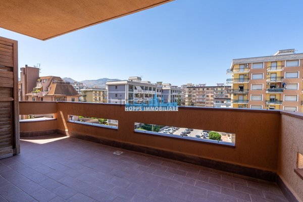 appartamento in vendita a Palermo in zona Malaspina/Palagonia