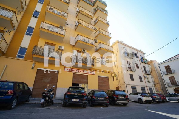 locale commerciale in vendita a Palermo in zona Centro storico