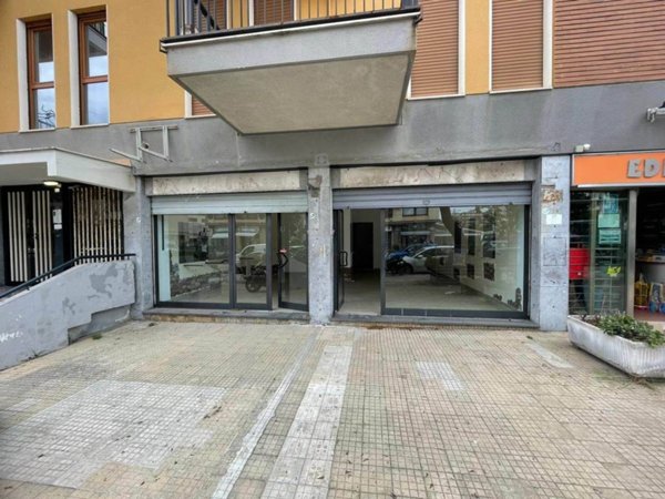 locale commerciale in vendita a Palermo in zona Malaspina/Palagonia