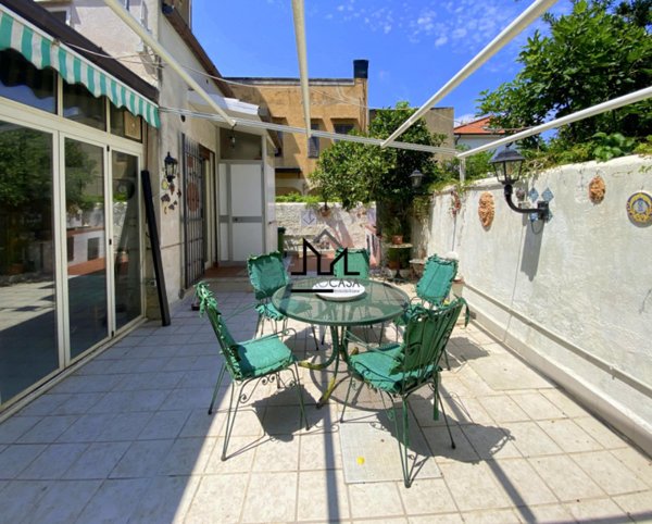 casa indipendente in vendita a Palermo in zona Mondello
