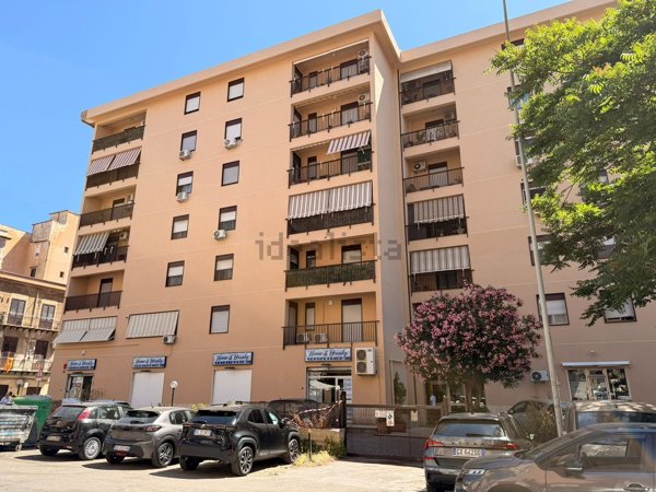 appartamento in vendita a Palermo in zona Zisa